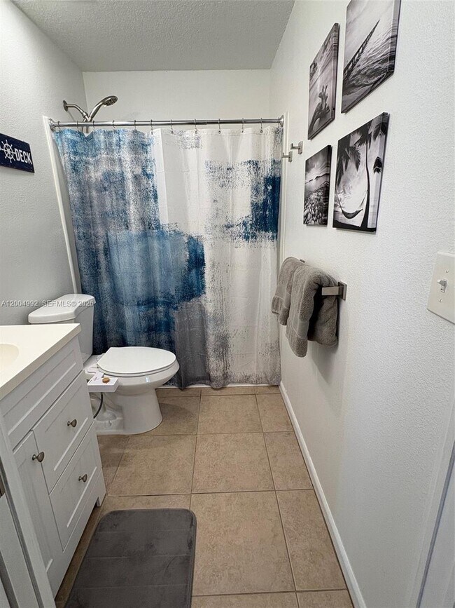 Building Photo - 333 Palm Cir