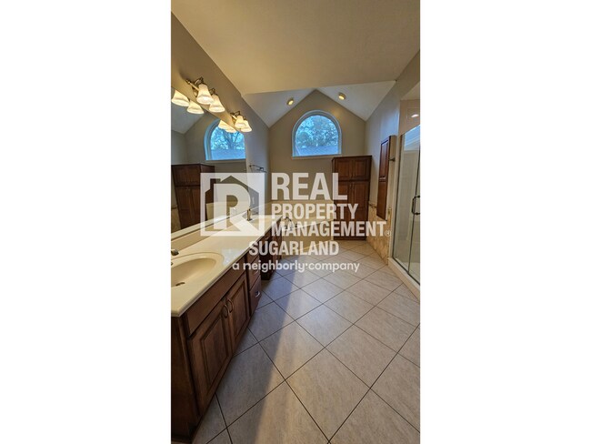 Building Photo - Elegant Living & Modern Comfort in Lexington Creek