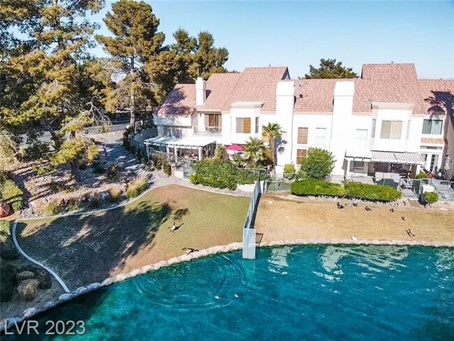 Building Photo - 2657 Seashore Dr