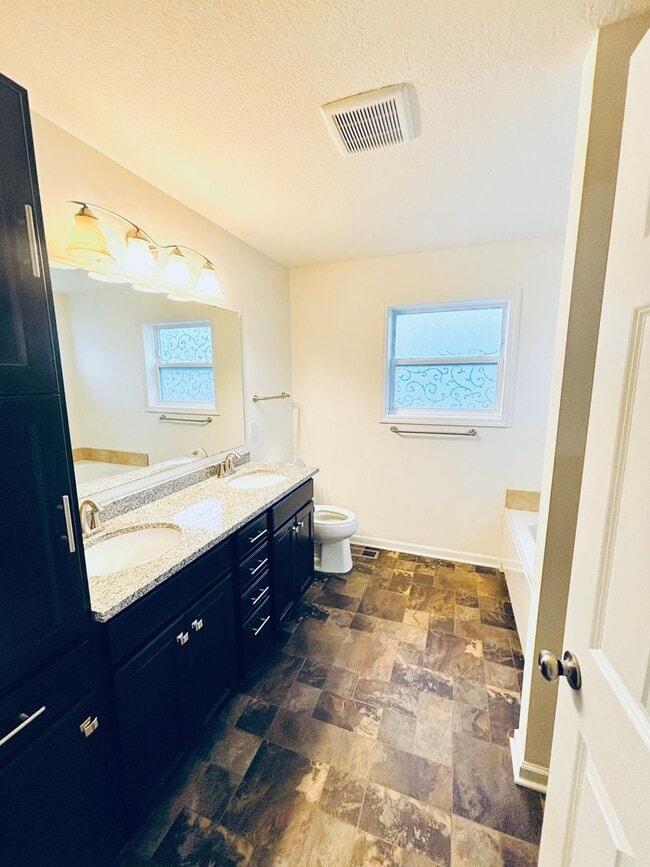 Building Photo - Beautiful 4 Bedroom Single Family Home in Prime Shakopee Neighborhood