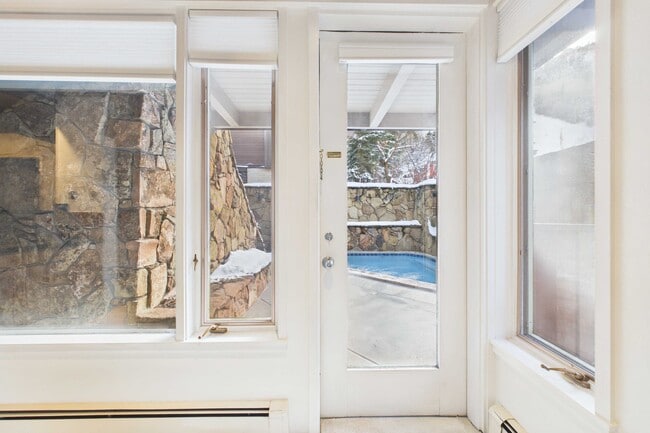 Building Photo - 651 S Monarch St