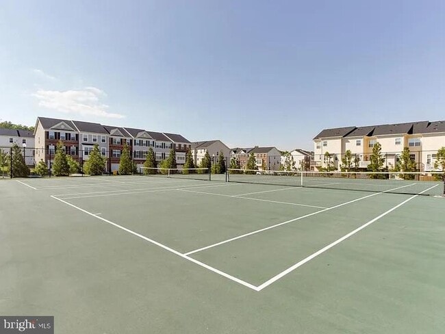 Building Photo - 844 Oriole Ave