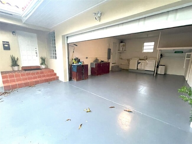 Building Photo - 1556 San Benito Ave