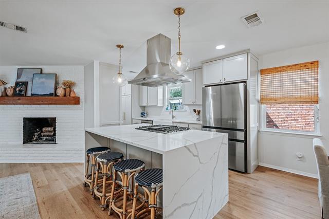 Building Photo - 10642 Mapleridge Dr