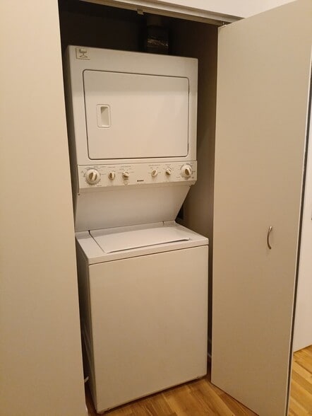 Building Photo - 211 E Ohio St