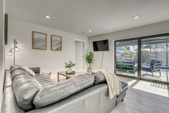 Building Photo - 106 Playmore Dr