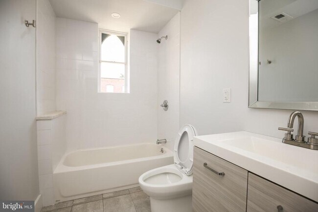 Building Photo - 537 N 35th St