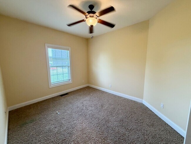 Building Photo - 1513 Stonebluff Ct