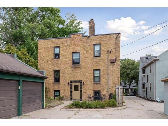 Building Photo - 3815 Glendale Terrace