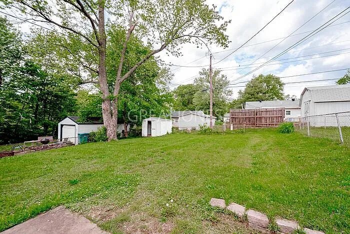 Building Photo - 1137 Maple Ave