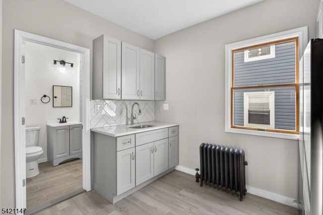 Building Photo - 378 Grand St