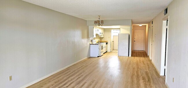 Building Photo - Best 55+ Complex in Merritt Island 3/2 open floor plan.