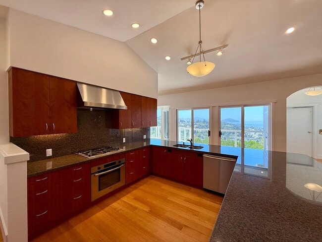 Building Photo - PANORAMIC BAY VIEW ESTATE IN PRESTIGIOUS TIBURON
