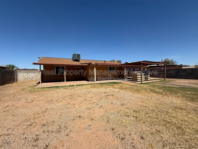 Building Photo - 1637 W Muriel Dr