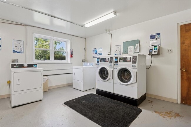 Building Photo - Charming 1B/1B Unit in Downingtown Commons...