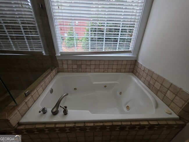 Building Photo - 166 Glen Eagle Way