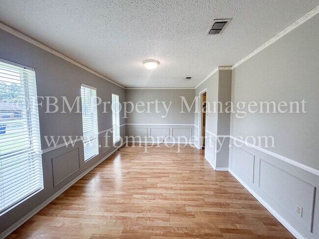 Building Photo - 1700 Charlottesville Dr