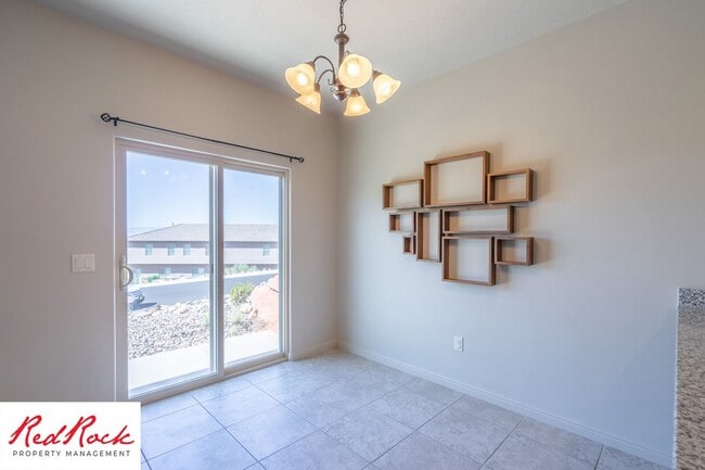 Building Photo - Lovely townhome with Community Pool!