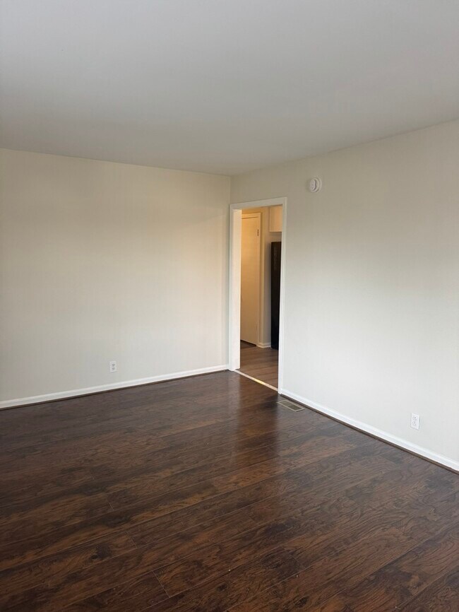 Building Photo - 2909 Clifton Ave