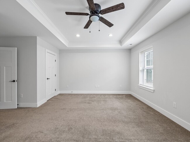Building Photo - 3 Bed, 2.5 Bath - Lucky Penny End Unit