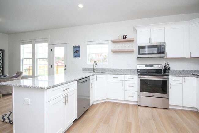 Building Photo - Luxury Three Bedroom Townhouse in Lincolnton