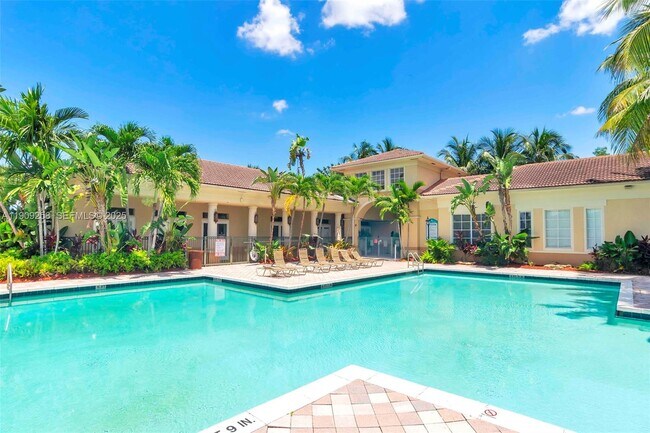 Building Photo - 2498 Centergate Dr