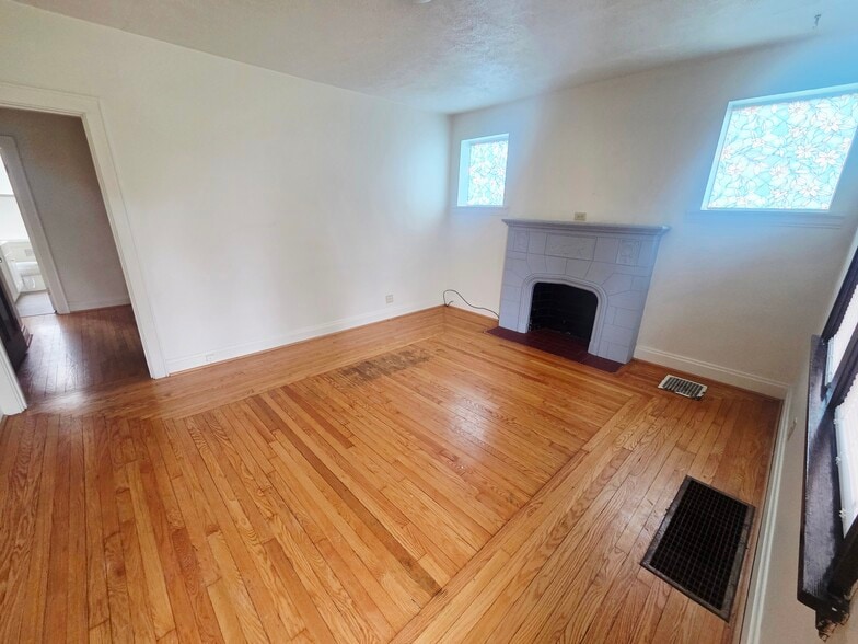 Building Photo - 3147 Evergreen Ave