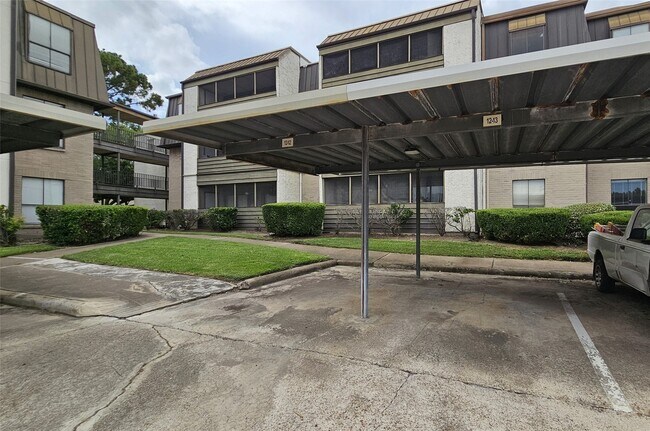 Building Photo - 3025 Walnut Bend Ln