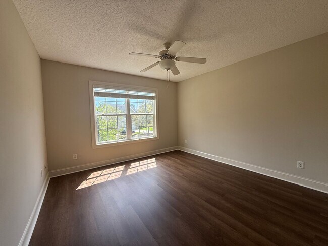 Building Photo - 131 Gallery Way