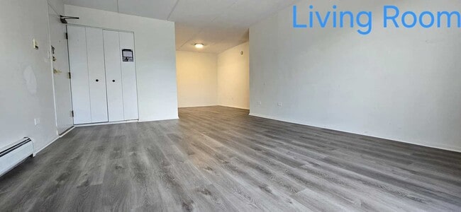 Building Photo - 271 Shorewood Dr