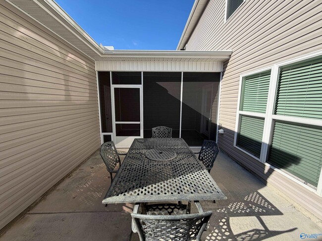 Building Photo - 3203 McClellan Wy SE