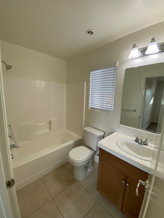 Building Photo - Beautiful 2 Story Home in Gated Avalon Com...