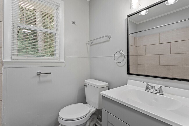 Building Photo - Move-In Ready Ranch Home in Prime Princeton Locale!