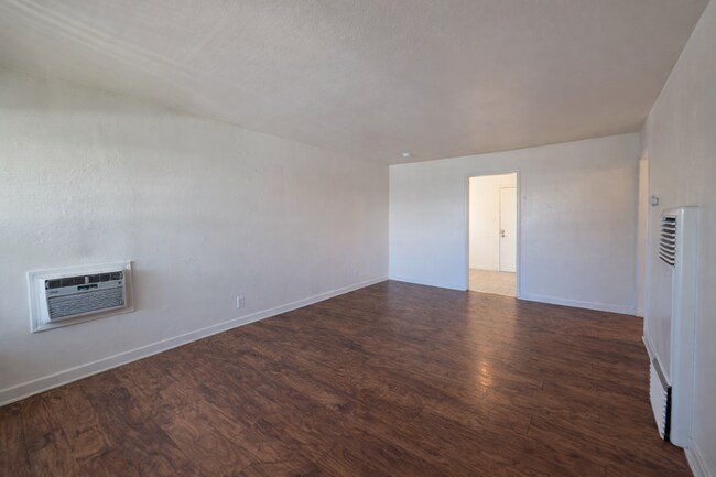 Building Photo - 1916 E Hunter Ave