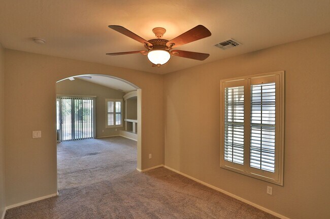 Building Photo - 3 bedroom 2 bath home with a den in san tan valley! No April rent!