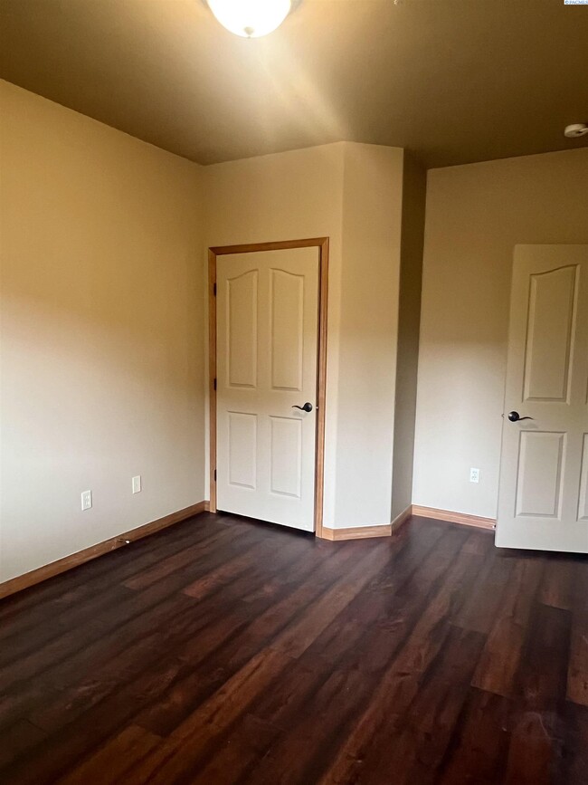 Building Photo - Riverwalk Village Condo