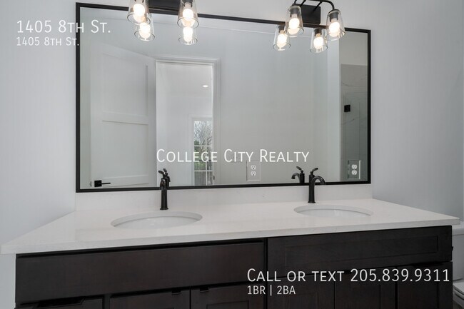 Building Photo - 1405 8th St