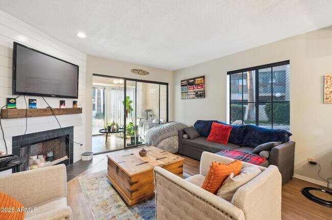 Building Photo - 205 N 74th St
