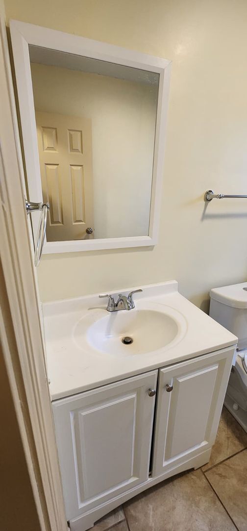 Building Photo - 134 Ash St