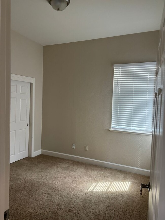 Building Photo - BEAUTIFUL 4 Bedroom Home 2.5 BA in Plumas Lake AVAILABLE NOW!