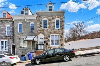 Building Photo - 553 Wunder St