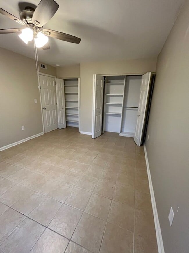 Building Photo - 2 Bedroom 1 Bath Upstairs Condo with MANY upgrades in Hunters Chase