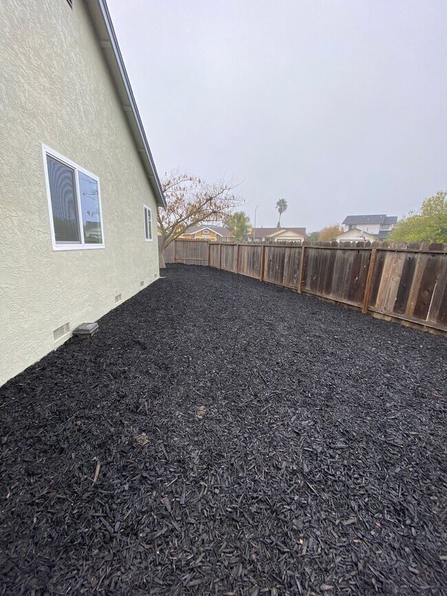 Building Photo - Fully Remodeled Single Story Spacious 3bed/2 bath home on corner lot in Suisun City!!!!