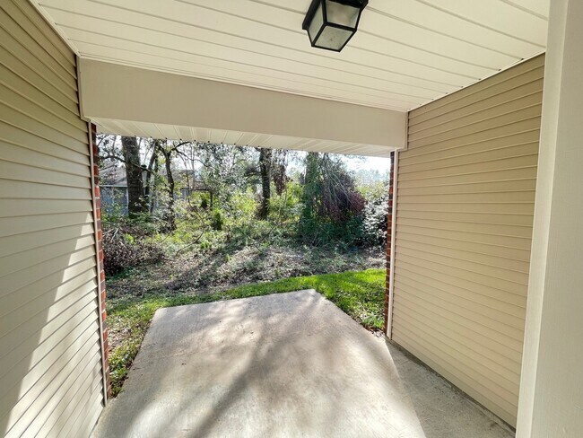 Building Photo - 13302 Moss Point Dr