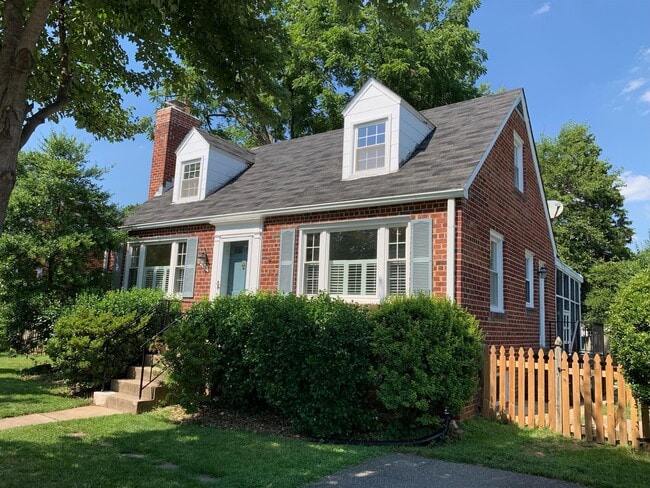 Building Photo - 9511 Singleton Dr