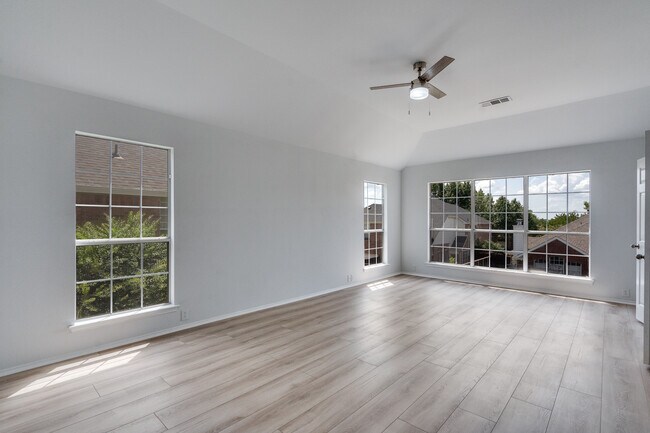 Building Photo - 2320 Cimmaron Dr