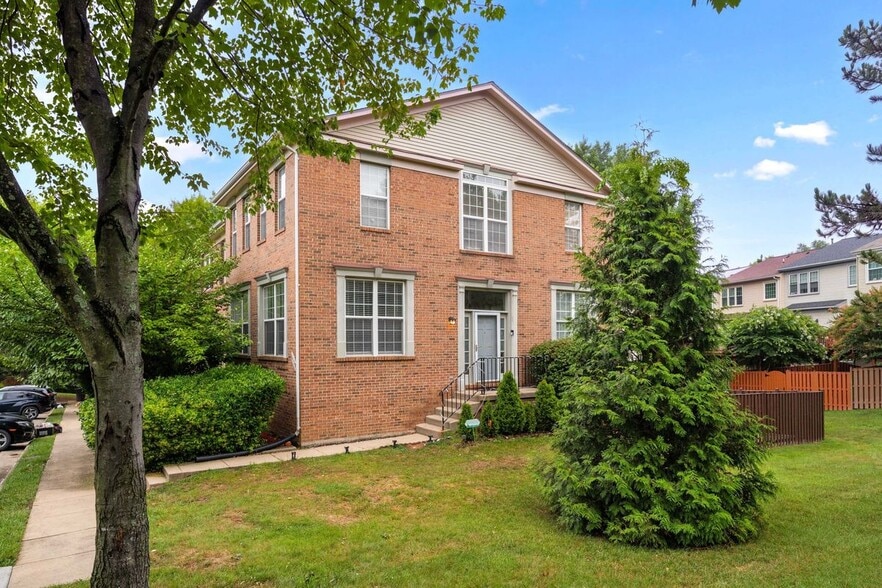 Building Photo - 6139 Donival Sq