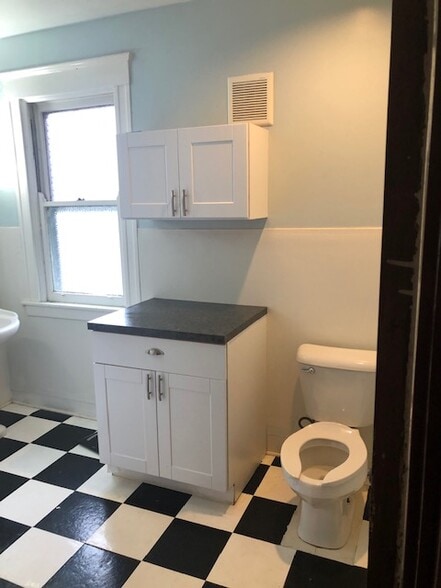 Other side of bathroom - 526 Riddle Rd