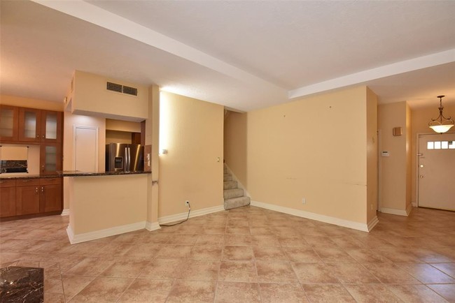 Building Photo - 7350 Kirby Dr