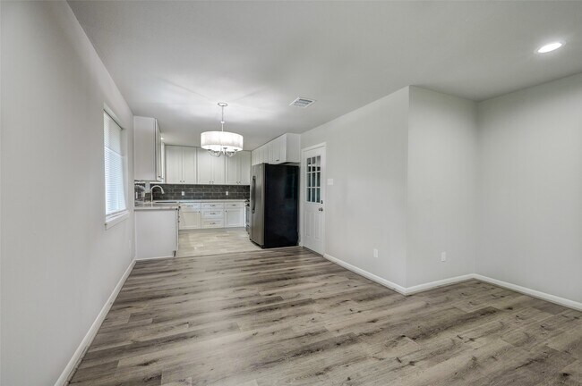 Building Photo - 5451 Loch Lomond Dr